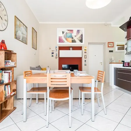 Guesthost - Giardino Vignoli Functional Apartament